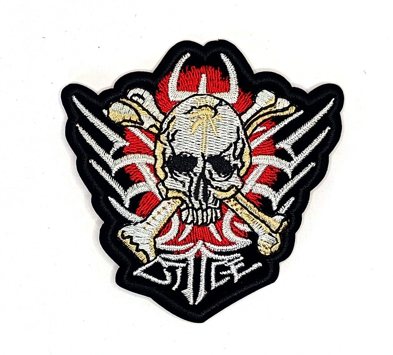 Tribal Shield Skull – Бродирана нашивка с череп и кости, 10x9 см