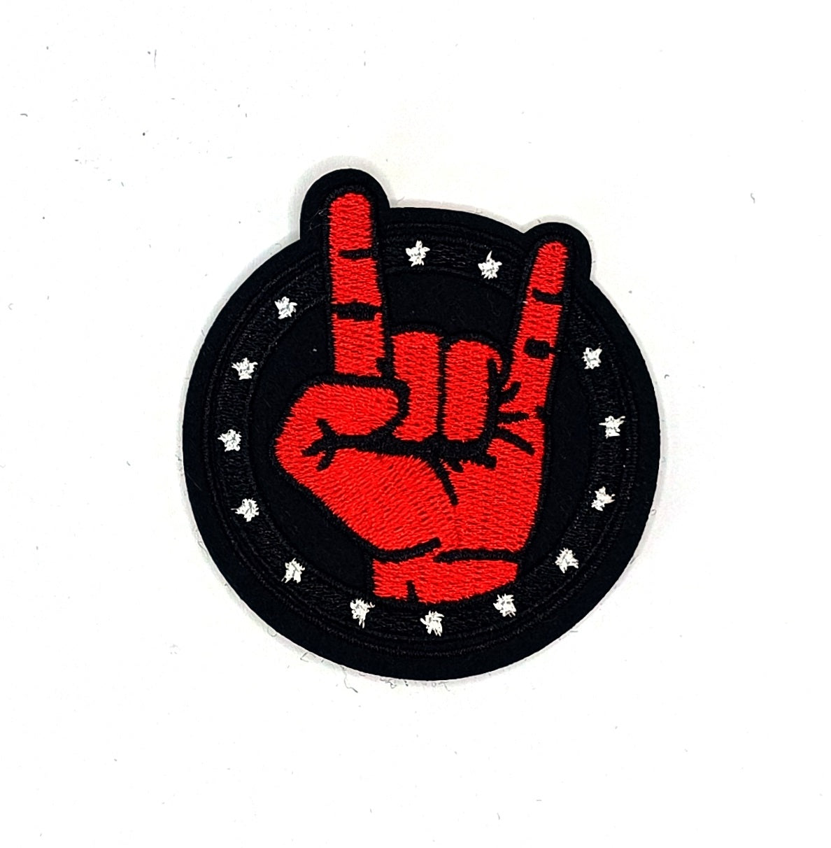 Нашивка “Rock On” 🤘 – Бродирана термолепенка 7 см, кръгла, черно-червена